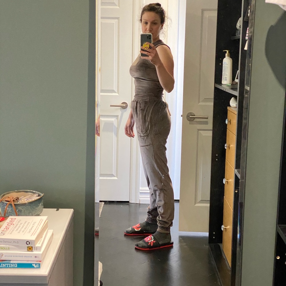 SKIMS velour amethyst jogger and tank set